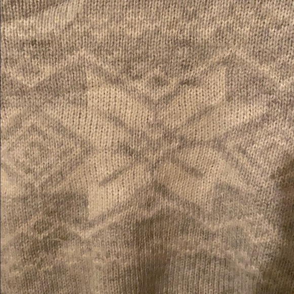 Snowflake Light Gray Sweater Size Large - Picture 3 of 4